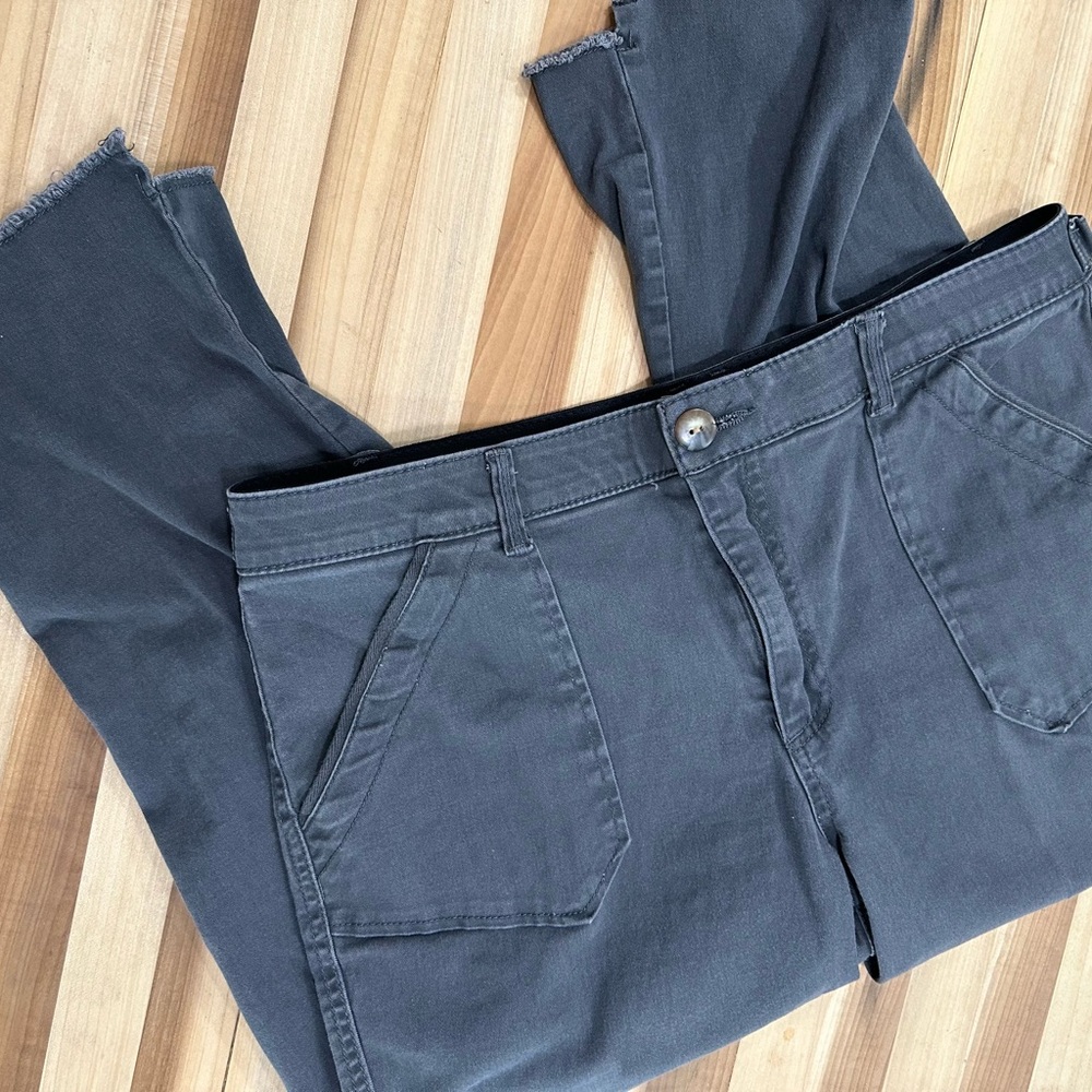 Democracy Charcoal Gray Straight Leg Ankle Cropped Slacks